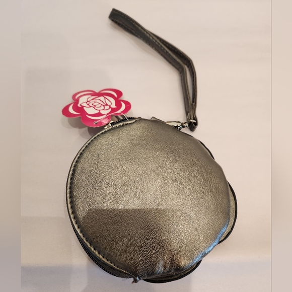 Metallic Grey Flower Wristlet - Picture 3 of 4